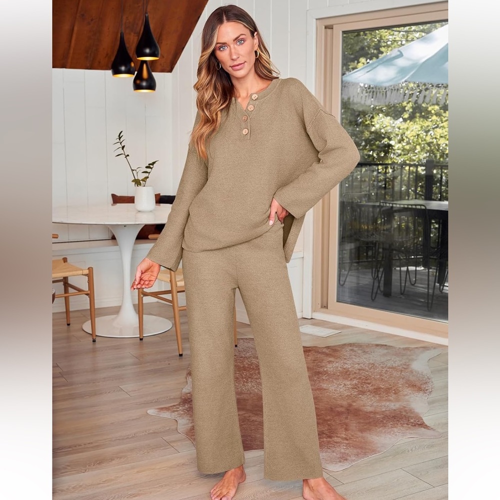Two piece knit lounge set size L
